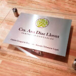 Placa Profesionales símil Bronce o Plata en base de acrílico - Imagen 3