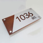 Numero de Puerta en Madera y Aluminio - Imagen 3