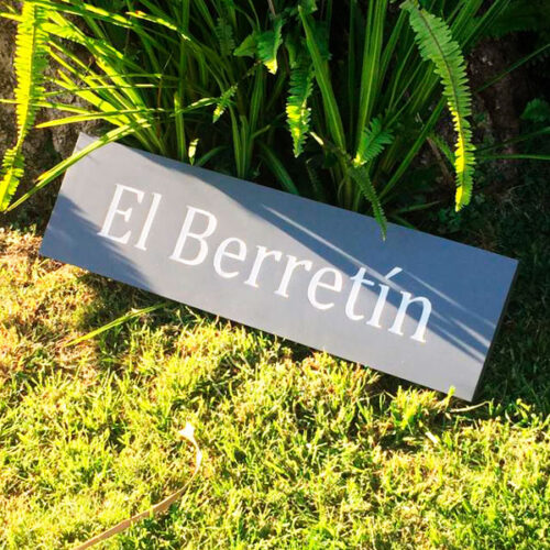 Cartel pintado letrero para casa pintado