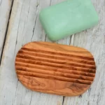 jabonera en madera para ducha